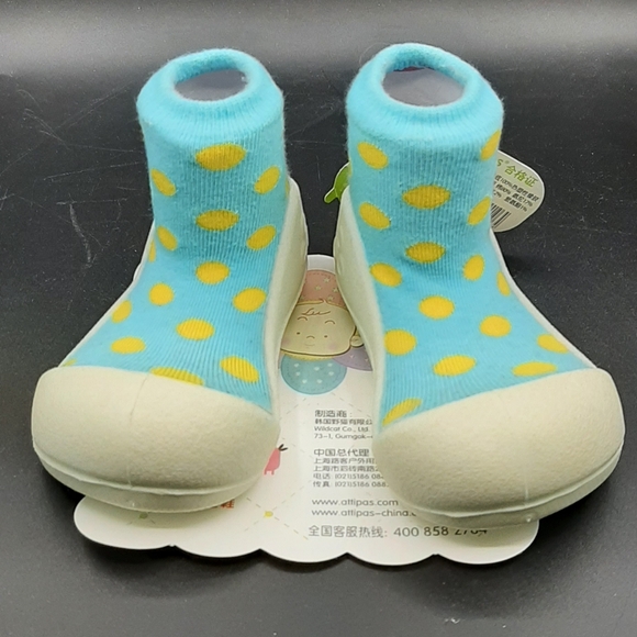 ATTIPAS Blue Polkadot Barefoot Baby Shoes Kids Infants Non Slip Soles 12-18 - Picture 1 of 7